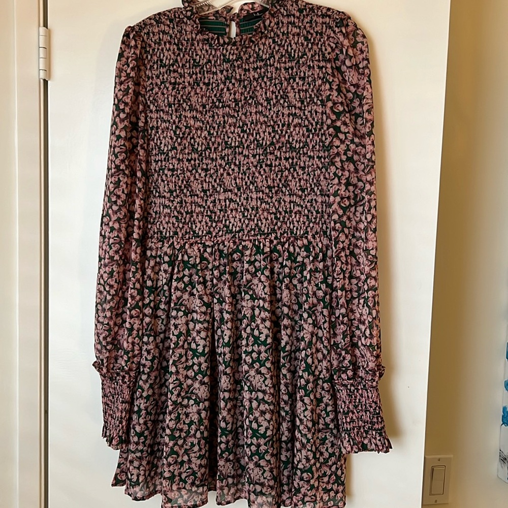 LULU’s 🌸🩷💚 Long sleeve floral mini dress Sz L